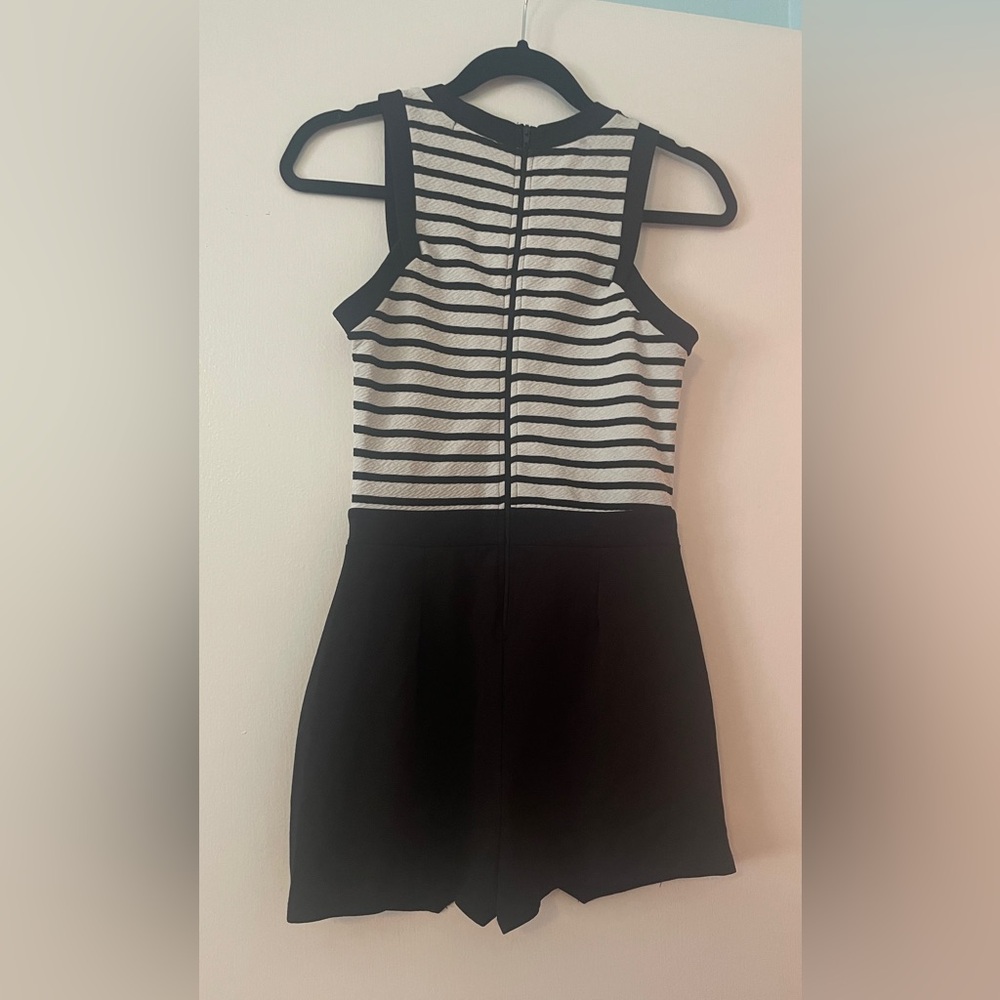 Super cute romper! - Picture 4 of 4